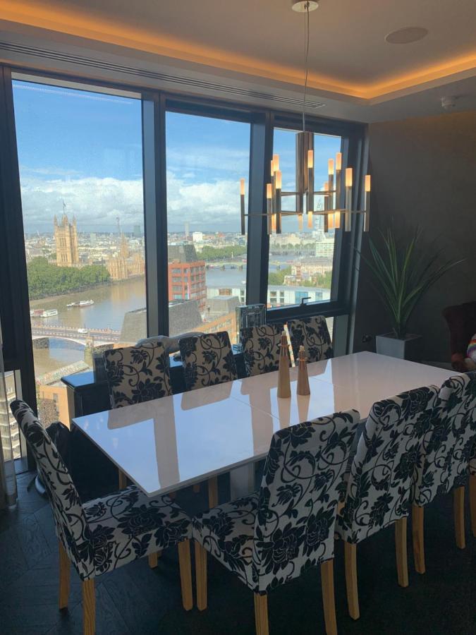 Parliament House - Luxury Penthouse Проживание в семье